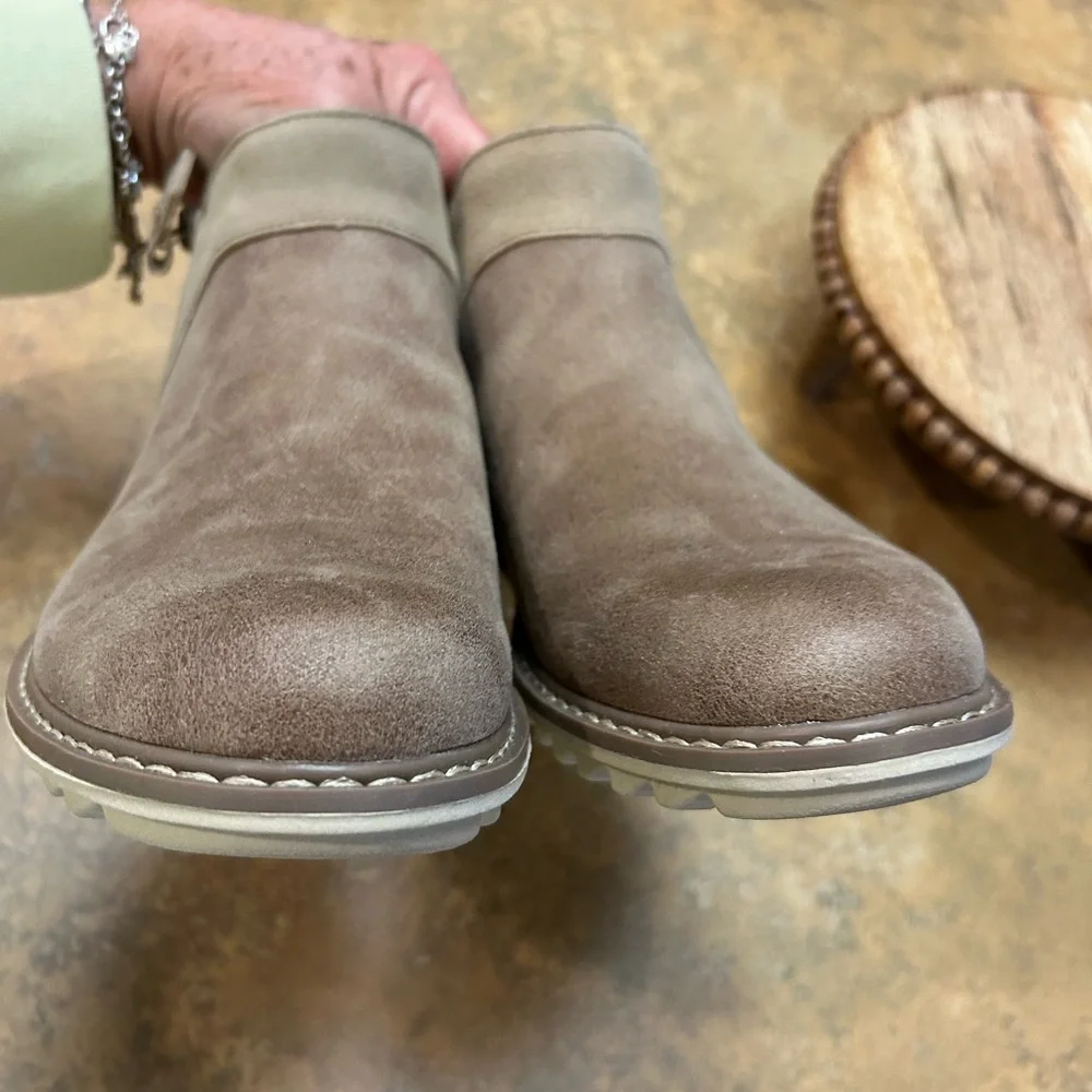 Skechers Arch Fit Mojave-Indefinate Ankle Boots - Picture 13 of 14